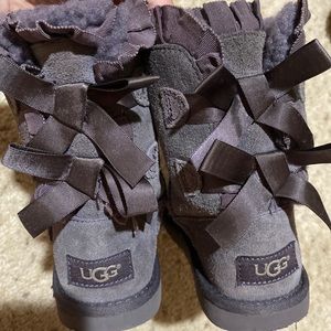 Ugg Bailey Bow gray with ruffles size 12